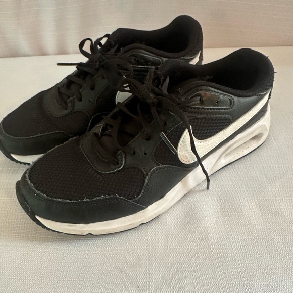 Nike Women’s Black and White Athletic Shoes, size 8.5 - Picture 4 of 8